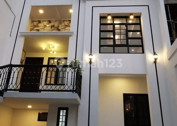 Rumah Megah Mewah Siap Huni di Meruyung Limo Cinere Depok Akses Lebar