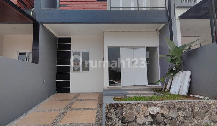 Rumah 2 Lantai Siap Huni Murah dan Strategis Dekat Mato Golf Cipedak Jagakarsa