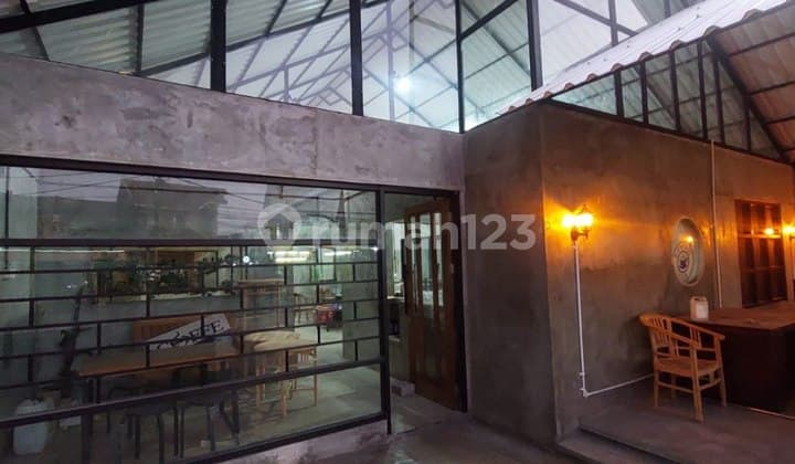 Cafe Strategis Selalu Ramai di Jalan Utama Dekat Jambore Cibubur Ciracas Jakarta Timur