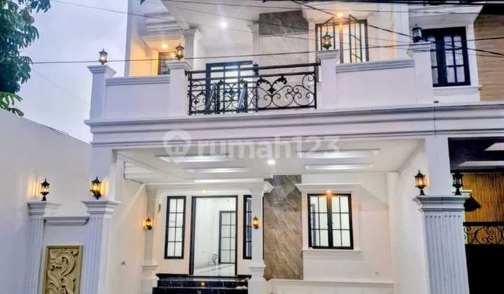 Rumah American Classic Megah Mewah di Jalan Raya Kalisari Jakarta Timur