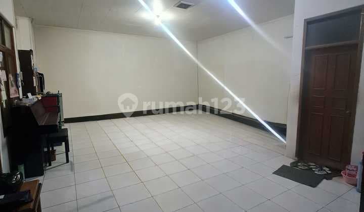 Dijual Rumah Lokasi Strategis Hitung Tanah di Kembar