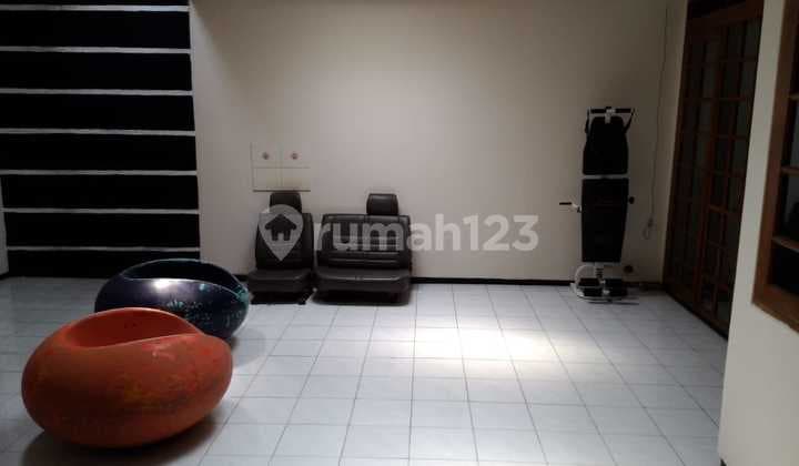 Rumah Terawat Siap Pakai di Jalan Kembar Bandung
