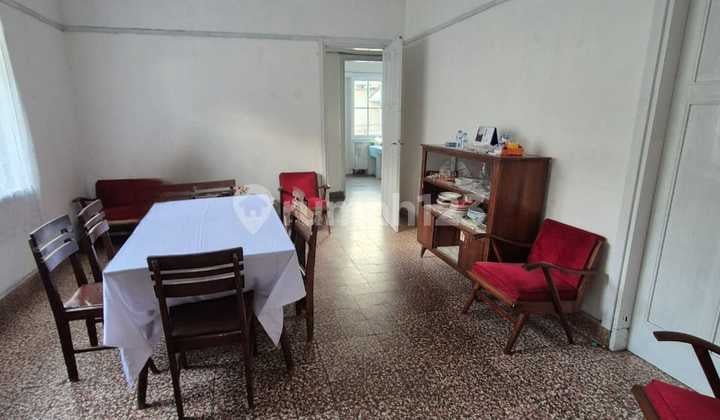 Dijual Rumah Bangunan Lama Terawat Strategis Non Furnish Sayap Riau