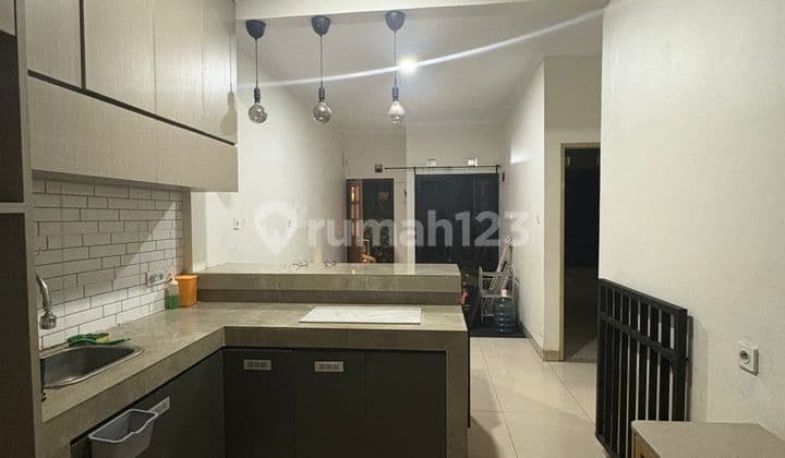 Rumah Cantik Full Furnished di Sariwangi Bandung