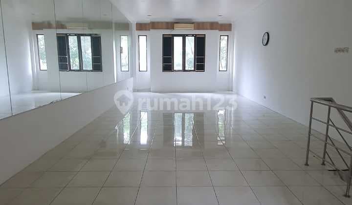 Disewakan Ruko 3 Lantai Strategis Dekat Komplek Terkenal di Antapani