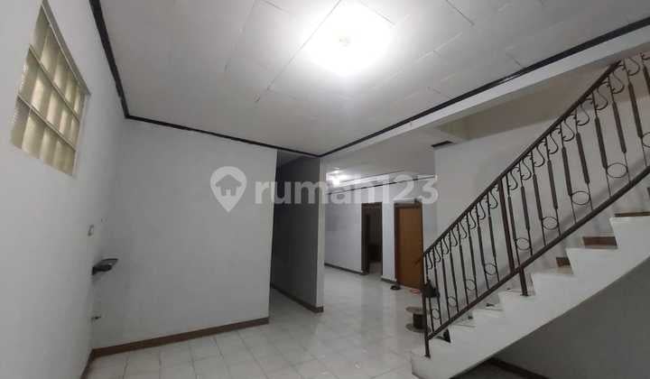 Rumah Lama Nyaman Dalam Komplek Turangga Bandung