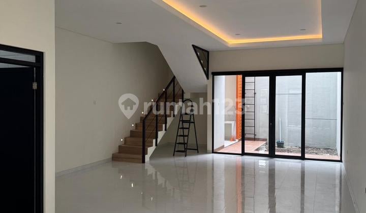Dijual Rumah Baru 2 Lantai Siap Huni (Brand New) di Kopo Permai