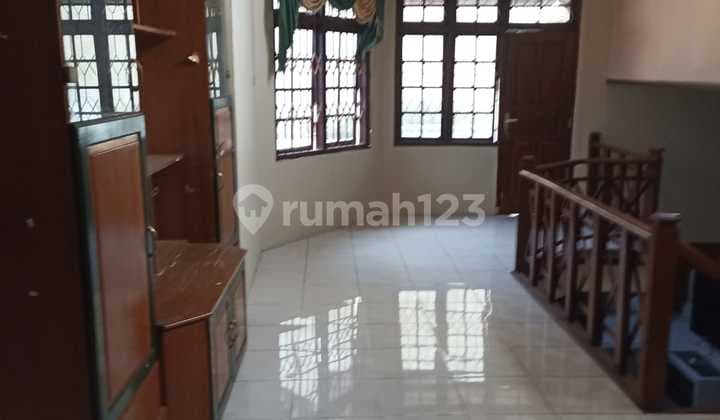 Disewakan Rumah 2 Lantai Siap Huni di Mainroad Antapani