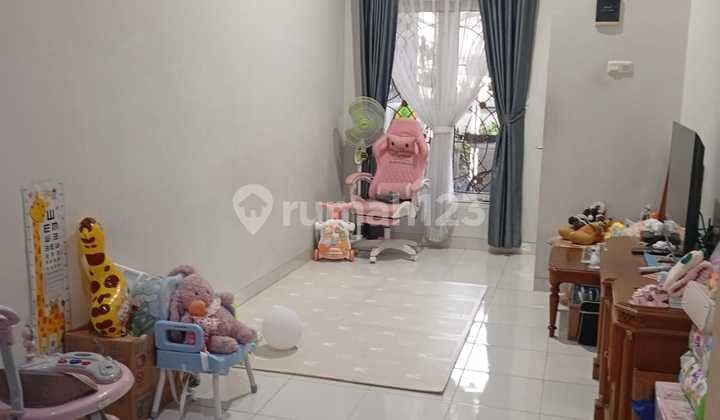 For Sale Minimalist House 1 Story Large Backyard Cisaranten Arcamanik