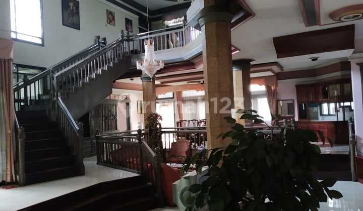 Rumah Besar dan Luas Pinggir Jalan Moh Toha Bandung