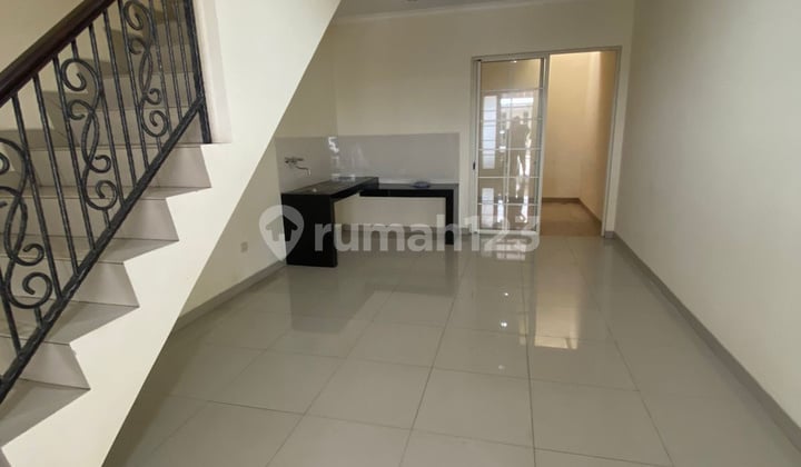 Rumah Siap Huni di Green Lake City Cluster West Europe Ac 2