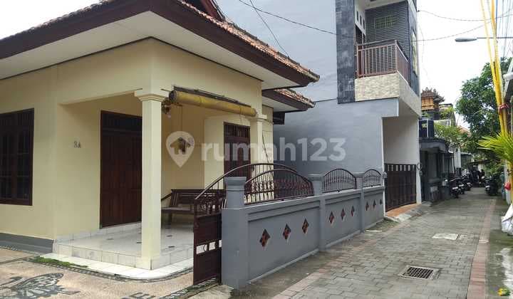 Rumah Lega Carport 2 Mobil di Gn Lebah Denpasar Barat Jarak Ideal ke Kuta Teuku Umar Kerobokan dan Jalan Imam Bonjol