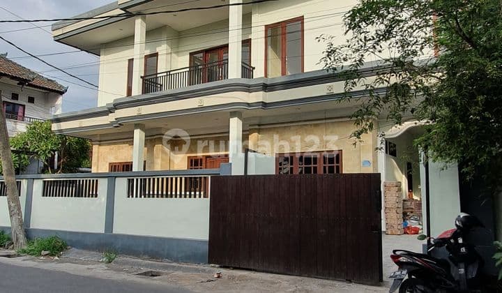 Rumah mewah posisi hook super strategis lewat bedahulu dan atau gatot subroto I dengan kualitas bangunan sangat baik