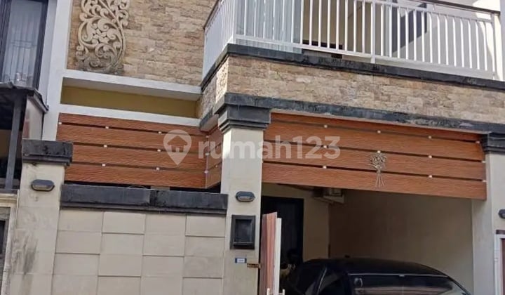Rumah Dua Lantai Dalam Komplek One Gate System Lokasi di Kebo Iwa Utara Jarak ke Kerobokan 15 Menit