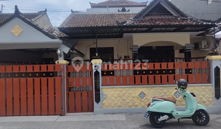 Furnished House with Car Access in Front, Passing Area in Dukuh Sari Sesetan, Ideal Distance to Sanur, Kuta, Seminyak, Sidakarya, and Sanglah Hospital