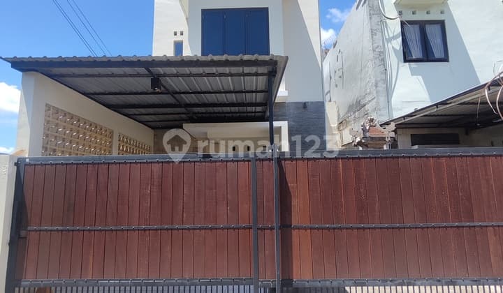 Rumah Dua Lantai Akses Mobil Lega Di Cekomaria Sudah Renovasi Dekat Ke Gatsu Timur