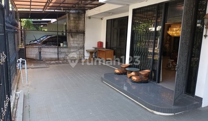 RUMAH CANTIK TERAWAT MERPATI KEMAYORAN