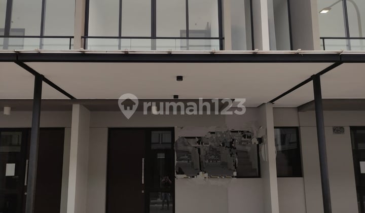 RUMAH BARU CLUSTER FLORIDA PIK2 JAKARTA UTARA