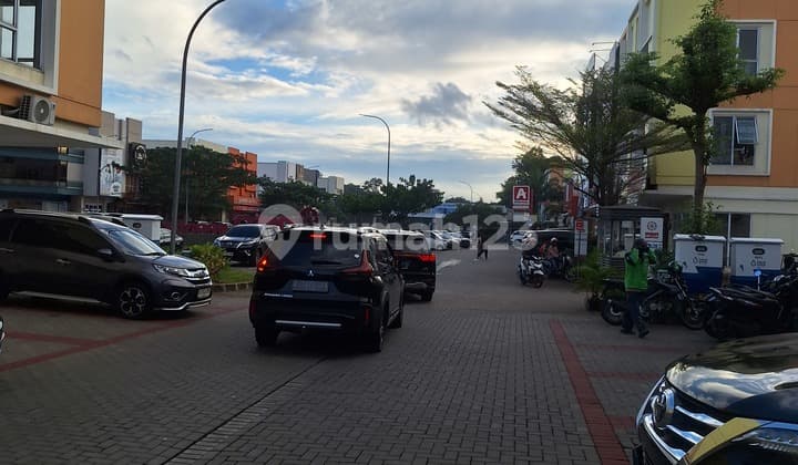 Pisa Grande Beautiful Shop House Tangerang Area