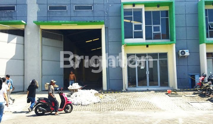 GUDANG SIAP PAKAI HADAP TIMUR DI GRESIK DEKAT PELABUHAN