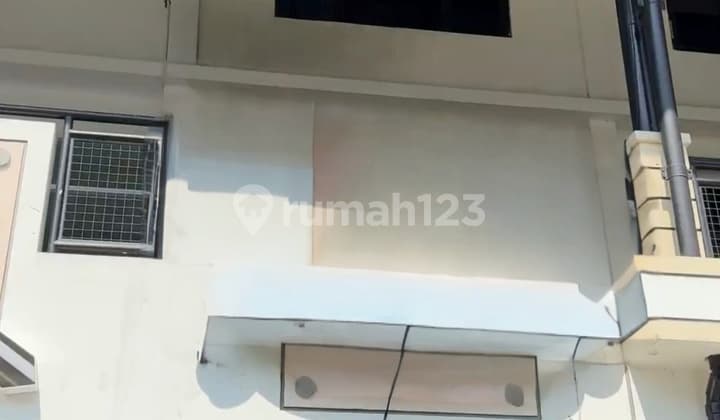 Graha Famili Loop Plaza Ruko Rarely Available East-Facing 4 Floors