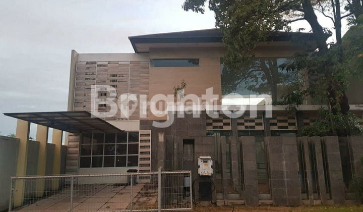 GRAHA FAMILI WITH POOL RUMAH MURAH LOKASI STRATEGIS SIAP HUNI VIEW CITY