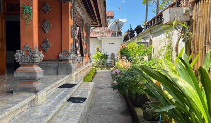 Strategic 6-Bedroom House on Celuk Gianyar Main Road - Near International School & Quick Access to Sanur