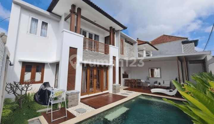 Modern Tropical Villa di Munggu