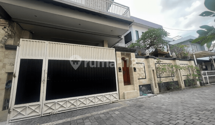 Rumah Mewah 2 Lantai Full Furnished di Panjer Renon