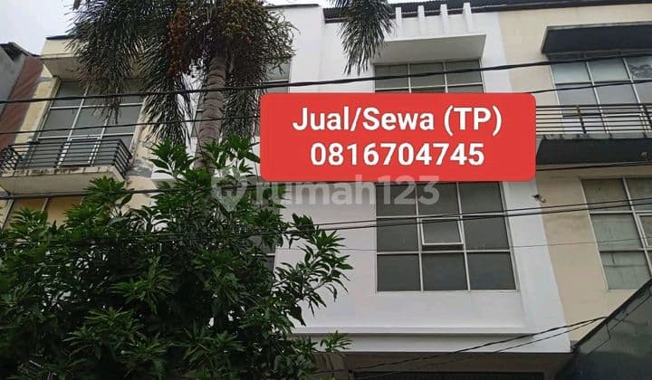 4-Story House in a Strategic Location, Near the City Center and Shopping Areas, Suitable for Convection, Kitchen Mbg, Boarding House, Etc.