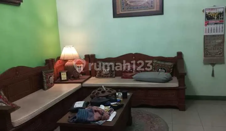Sale of a Strategically Located Spacious House in East Surabaya, Rungkut