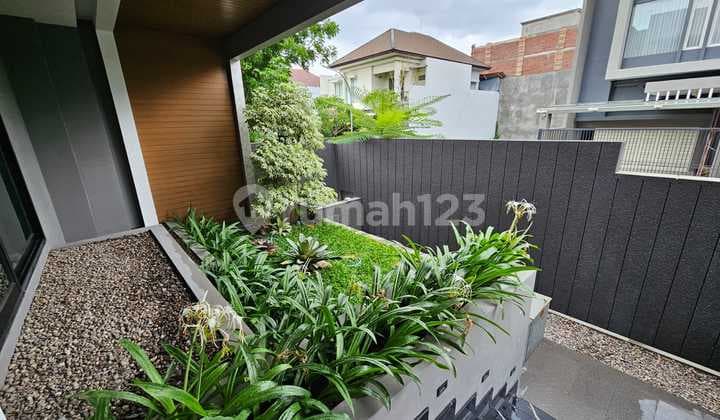 Rumah mewah Pakuwon indah imperial golf Selangkah ke pakuwon mall