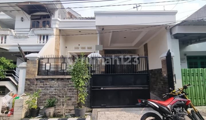 rumah simpang darmo permai selatan dekat pepaya FRESH mart, dekat Hr muhammad, dekat pakuwon mall PTC