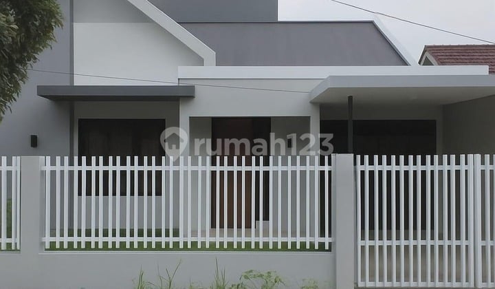 Putat Indah house in the center near HR Muhammad, close to Mayjen Sungkono.