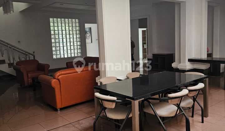 Rumah Luas & Nyaman di Kelapa Gading - Lokasi Strategis & Asri!