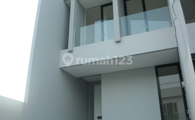 Rumah Mewah Dian Istana Graha Family Pakuwon Indah Surabaya Barat