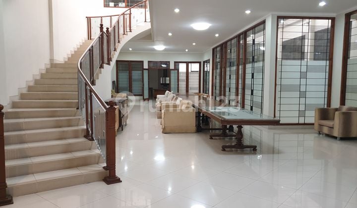 Rumah Usaha Tiga Lantai Full Bangunan Komersial Jalan Embong Kenongo Pusat Kota Surabaya