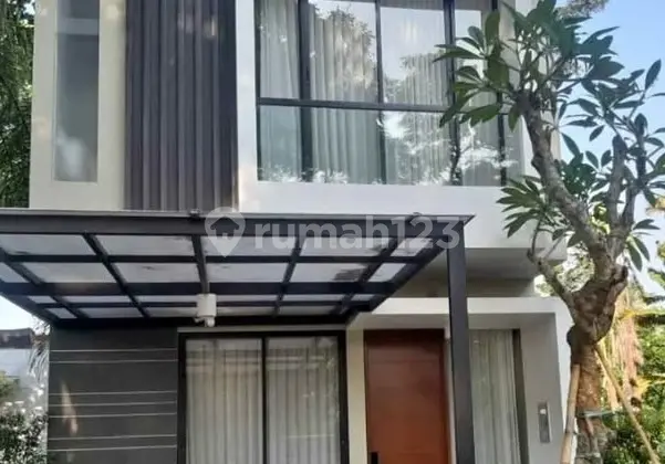 For Rent: 2-Story House at Northwest Central Citraland, West Surabaya