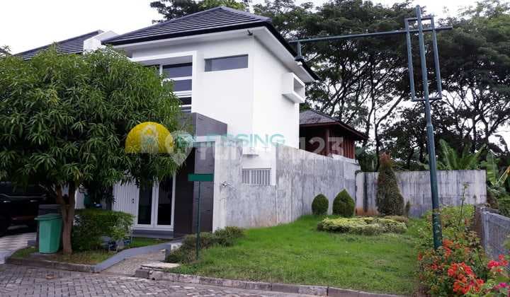Rumah minimalist modern yang aman nyaman nyaman dan asri di daerah dataran tinggi Semarang