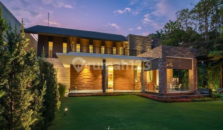 Rumah full furnished Mewah 3 lantai di daerah elite dataran tinggi Papandayan Semarang