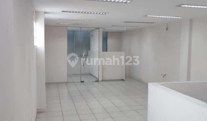 Disewakan Ruko 3 Lantai Lokasi Strategis Jalan Gajahmada Semarang