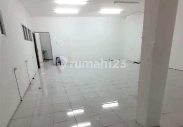 Disewakan Ruko 2 Lantai Bagus Jalan Gajah Raya