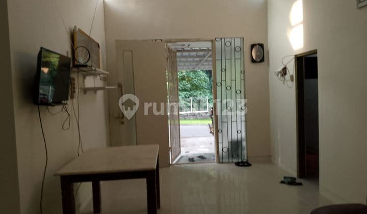 Rumah Bagus Semi Furnished Tembalang