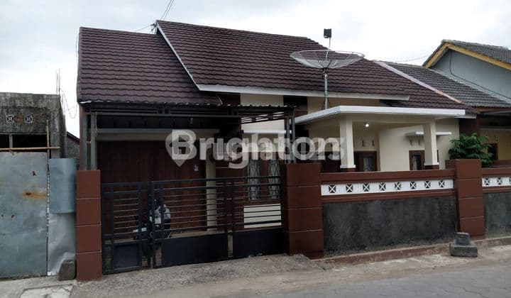 SINGLE STOREY HOUSE IN MAGUWOHARJO