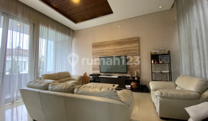 Rumah Minimalis Lux Singgasana Pradana
