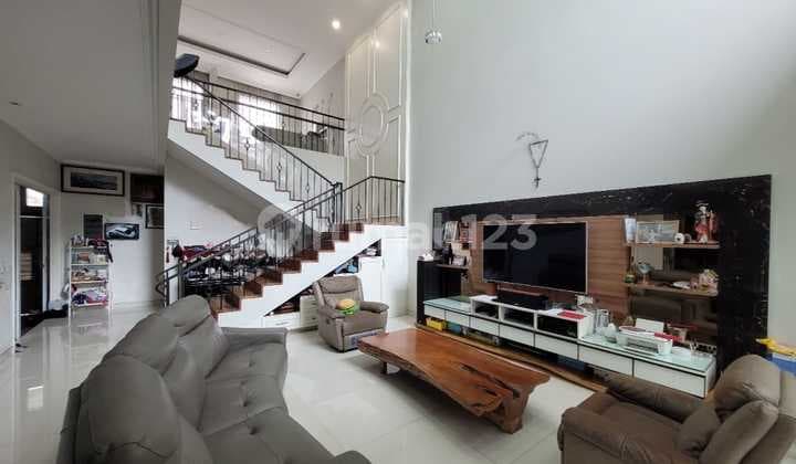 Rumah 2 Lantai Bagus di Setra Duta, Bandung