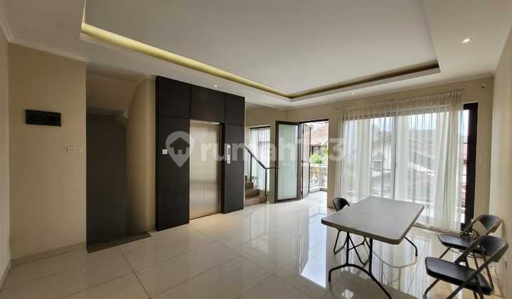 Nice 4-Story House in Setrasari Kulon Wing