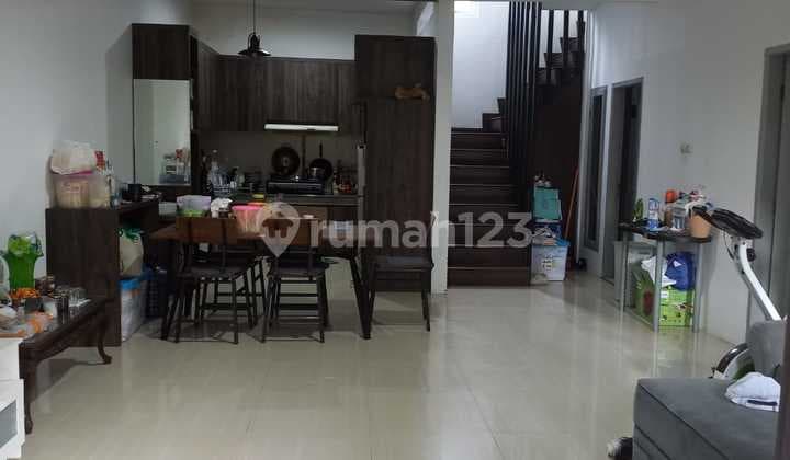 Rumah 2 Lantai Bagus Komplek Kiara Sari Asri