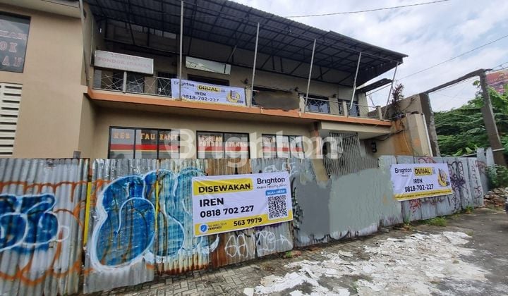 Gedung Arjuna Bangunan 2 Lantai Parkiran Luas dan Zona Komersial