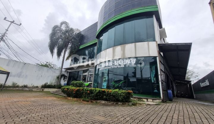 Gedung Showroom Motor 2 Lantai Siap Dipakai di Jalan Raya Cikupa